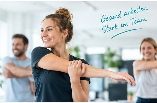 Beschäftigte bei einer aktiven Bewegungspause im Büro